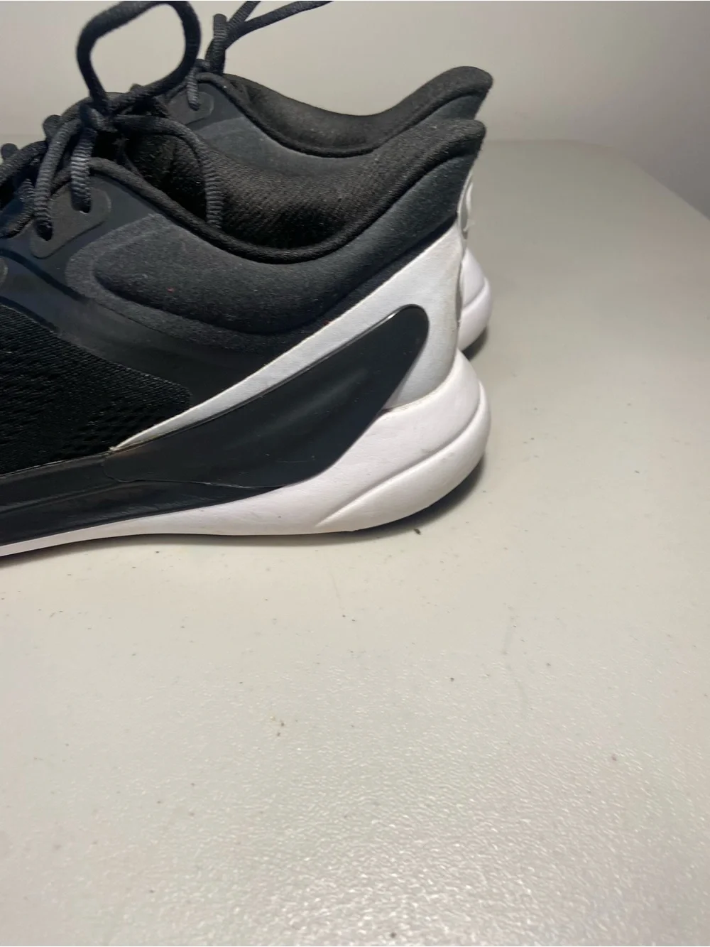 Lululemon Blissfeel Black and White Athletic Women’s Running Shoes SZ 9